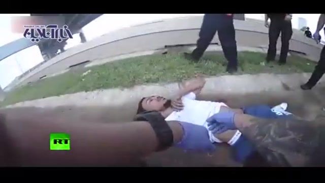 ویدیوی فرار یک متهم از دست پلیس و پریدن او از یک پل 9 متری