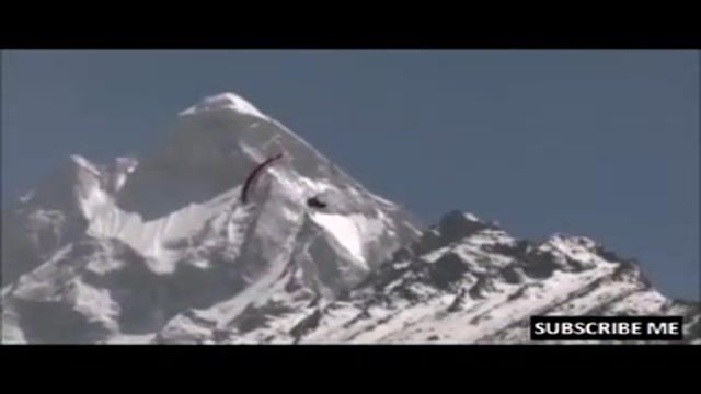 دانلود کلیپ پرش سقوط آزاد از بالای کوه های هیمالیا توسط یک روس 