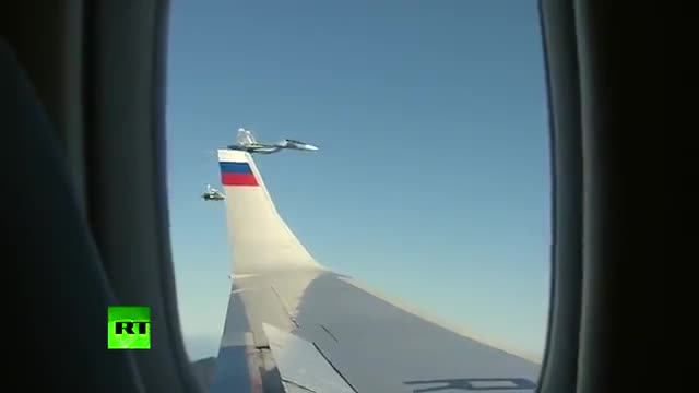کلیپی دیدنی ازهمراهی هواپیمای پوتین در سفر به سوریه به وسیله جنگنده های Su-30SM