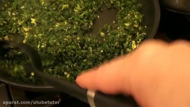  آموزش پخت خورش کرفس با طعمی فراموش نشدنی و دلپذیر با استفاده از سبزیجات معطر 