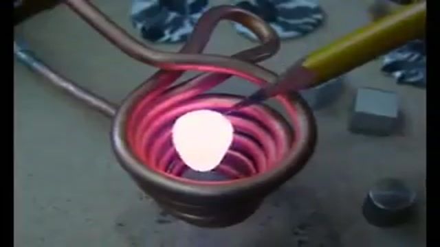 ذوب کردن آهن توسط الکترومگنت(آهن ربای الکتریکی)