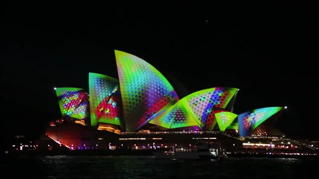 نورپردازی خانه اپرای سیدنی در فستیوال Vivid