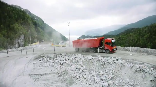 استفاده از کامیون های خودران "ولوو" برای حمل بار در معدن 