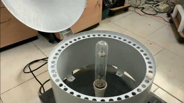 آزمایش کابینت نور بر روی نخ اکریلیک