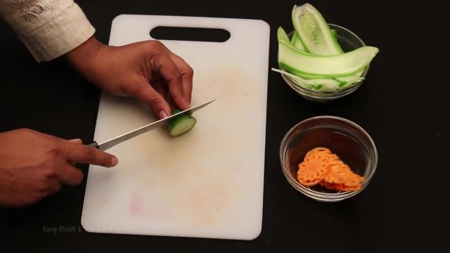 آموزش ساده و زیبای تزیین میوه با هویج و خیار 