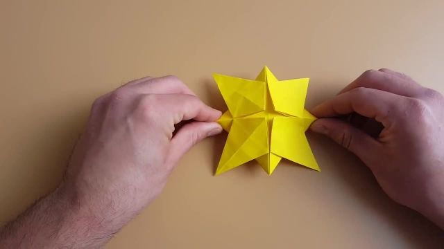 نحوه ساخت آسان اوریگامی یا کاردستی ستاره 3 بعدی با کاغذ