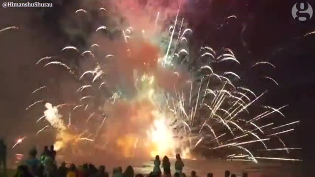 تصاویری از انفجار سکوی آتش بازی در استرالیا در  حین جشن سال نو 
