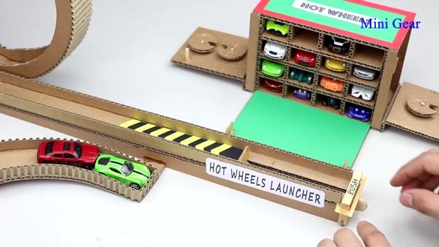 با کمی خلاقیت مسیر هایی جذاب برای ماشین بازی کودکان خود را  بسازید.
