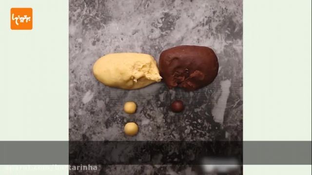 طرز پخت کوکی دو رنگ با مغز شکلات