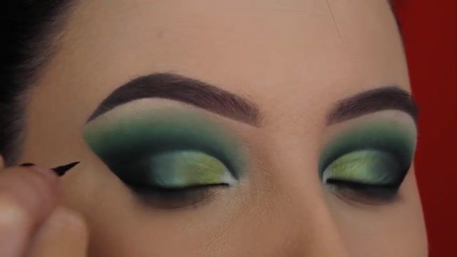 آرایش چشم بسیار زیبا با سایه سبز 