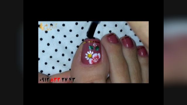 فیلم دیزاین ناخن + طراحی گل روی ناخن پا