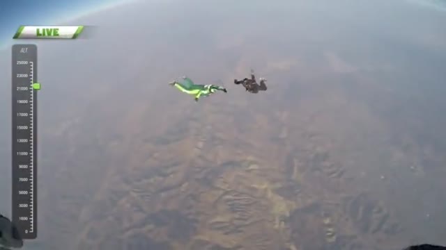 ویدیویی دیدنی و زیبا از پرش از ارتفاع 25000 پایی بدون استفاده از چتر نجات 