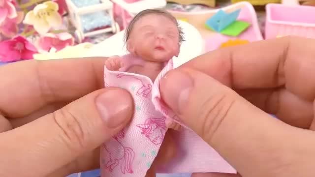 دانلود کارتون باربی این قسمت - 12 ترفند ساخت وسایل مینیاتوری برای عروسک نوزاد