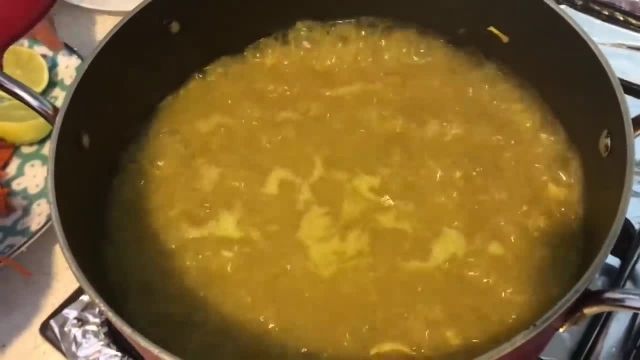 طرز تهیه سوپ جو زرد کاری بسیار تند 