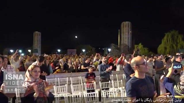 فیلمی از کنسرت خیابانی رایگان محمد معتمدی 