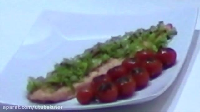 تهیه " فیله ماهی قزل آلا با تره فرنگی " یکی از خوراکهای رژیمی ایتالیایی
