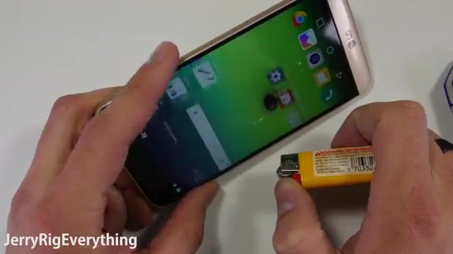 آشنایی با گوشی LG5 با پوشش پلاستیکی به ظاهر فلزی 
