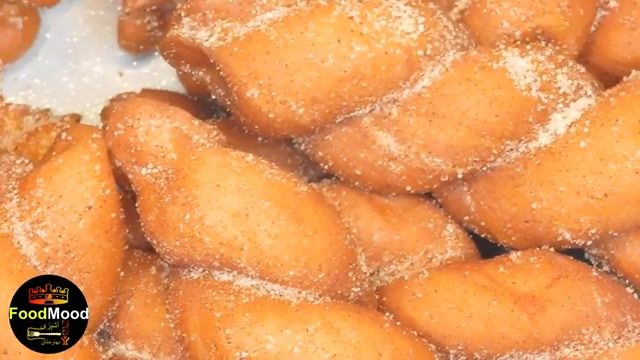 آموزش کامل و مرحله به مرحله طرز تهیه  تهیه دونات پیچی (Twisted Donuts)