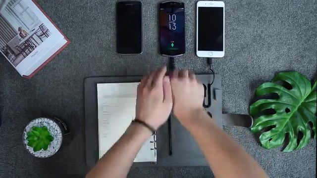 ساخت دفترچه تلفن چند منظوره  و شارژر باتری بی سیم توسط شرکت Tesmo
