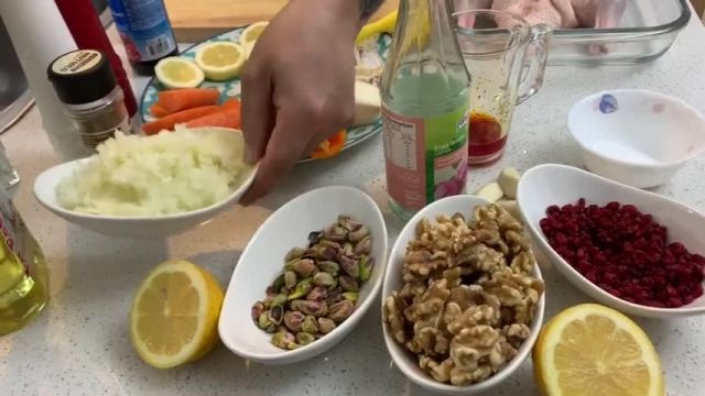 دستور پخت اردک آذربایجانی با سس رب انار و گردو و پسته
