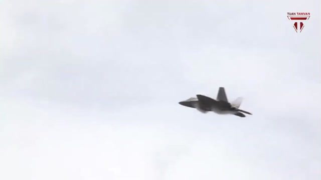 کلیپی دیدنی از رزمایش  و مانور جذاب جنگنده F-22 Raptor