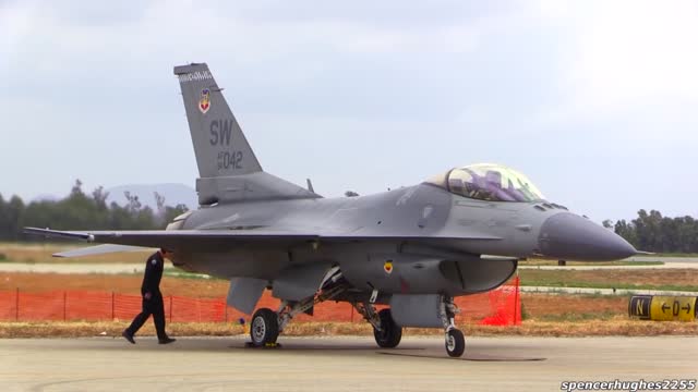 ویدیویی دیدنی از  داخل کابین هواپیمای اف 16  -   F16 Aircraft