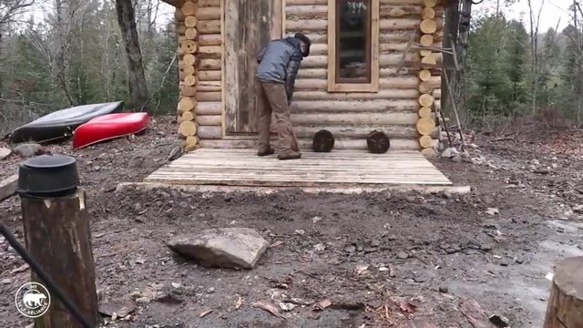 فیلم تایم لپس درست کردن یک کلبه چوبی زیبا در جنگل 