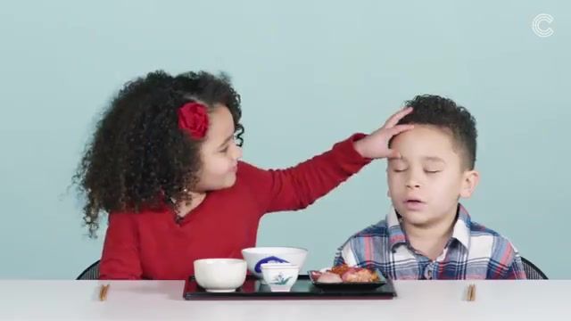 ببینید بچه ها با خوردن غذاهای ژاپنی چه واکنشی نشان میدهند