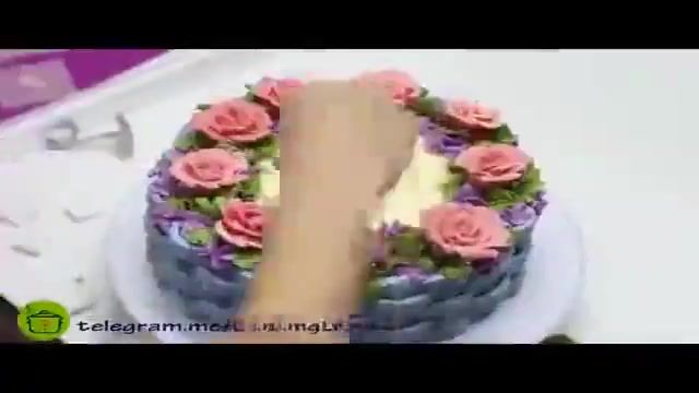 آموزش تزیین زیبای کیک با گلهای خامه ای 