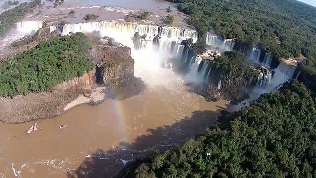 بزرگترین آبشار دنیا در پارک ملی ایگوآزو در کشور آرژانتین 