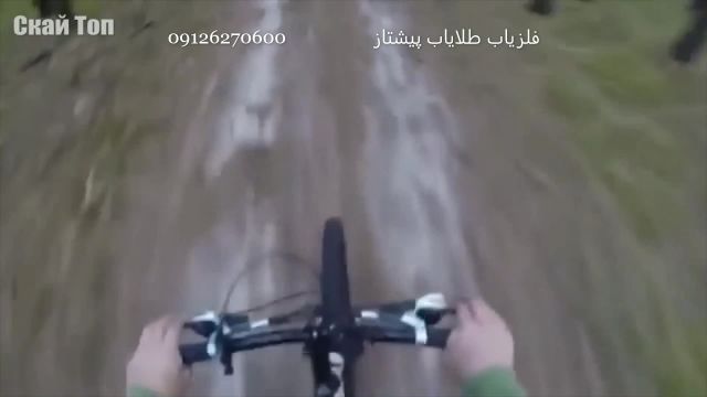 حمله ی خرس به دوچرخه سواران در درون جنگل و فرار کردن مردم