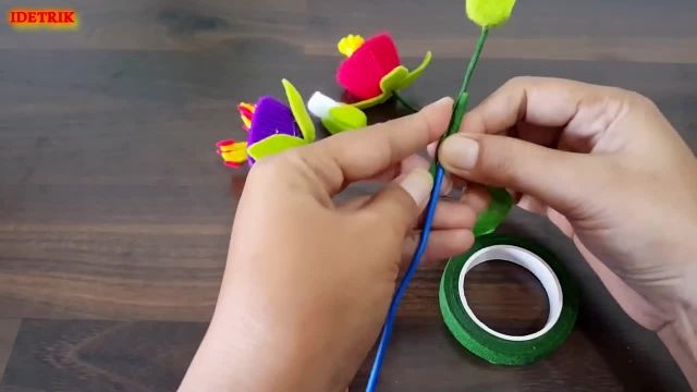نحوه درست کردن دسته گل زیبا با  استفاده از کاغذ و نخ